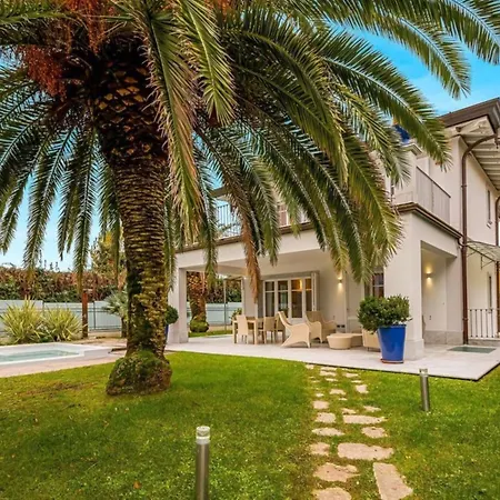 Casa Adriana Lux *